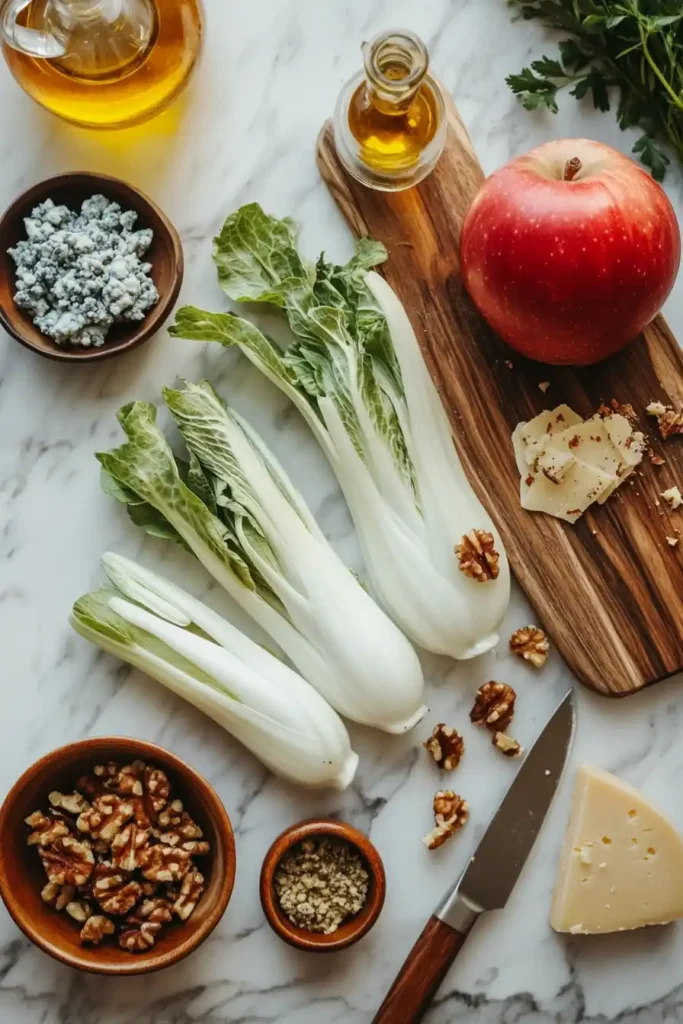 Ingrédients frais pour salade d’endives avec pommes, noix et fromage