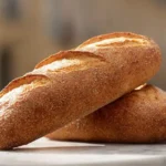 Pain complet maison à la croûte dorée et croustillante, illustrant le résultat final de la recette pain complet.